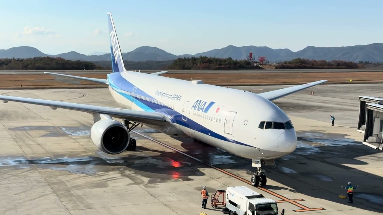 ANA B777-200ER JA742A  広島空港　到着