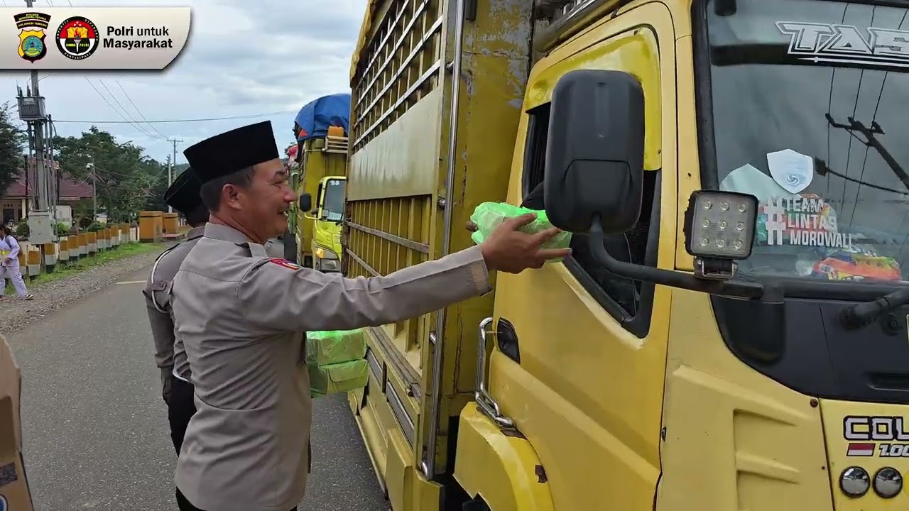 Berbagi kebahagiaan di Bulan RamadhanPolres Morowali Utara bagi Takjil Gratis kepada warga