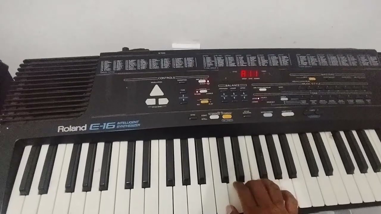 Keyboard Roland E16