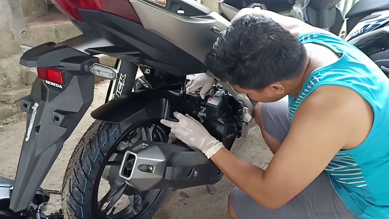 Honda Click GameChanger OEM tirehugger installation