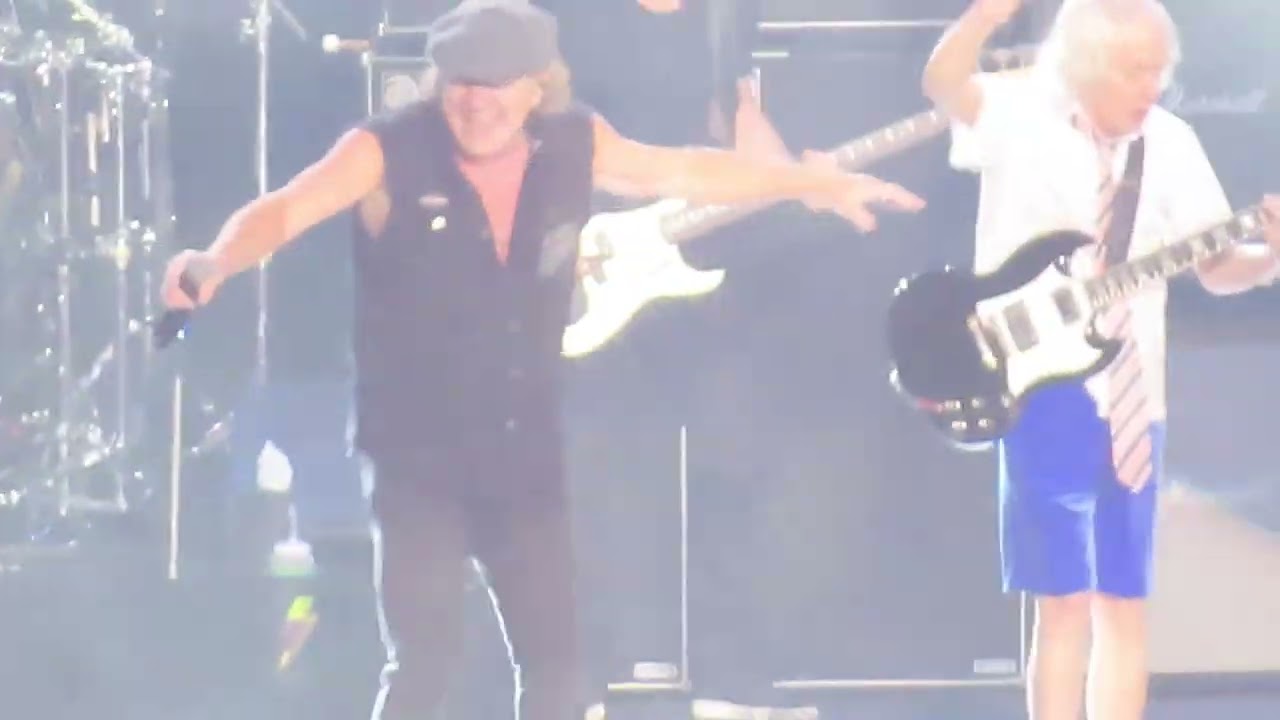 AC DC Foxboro 'Thunderstruck'