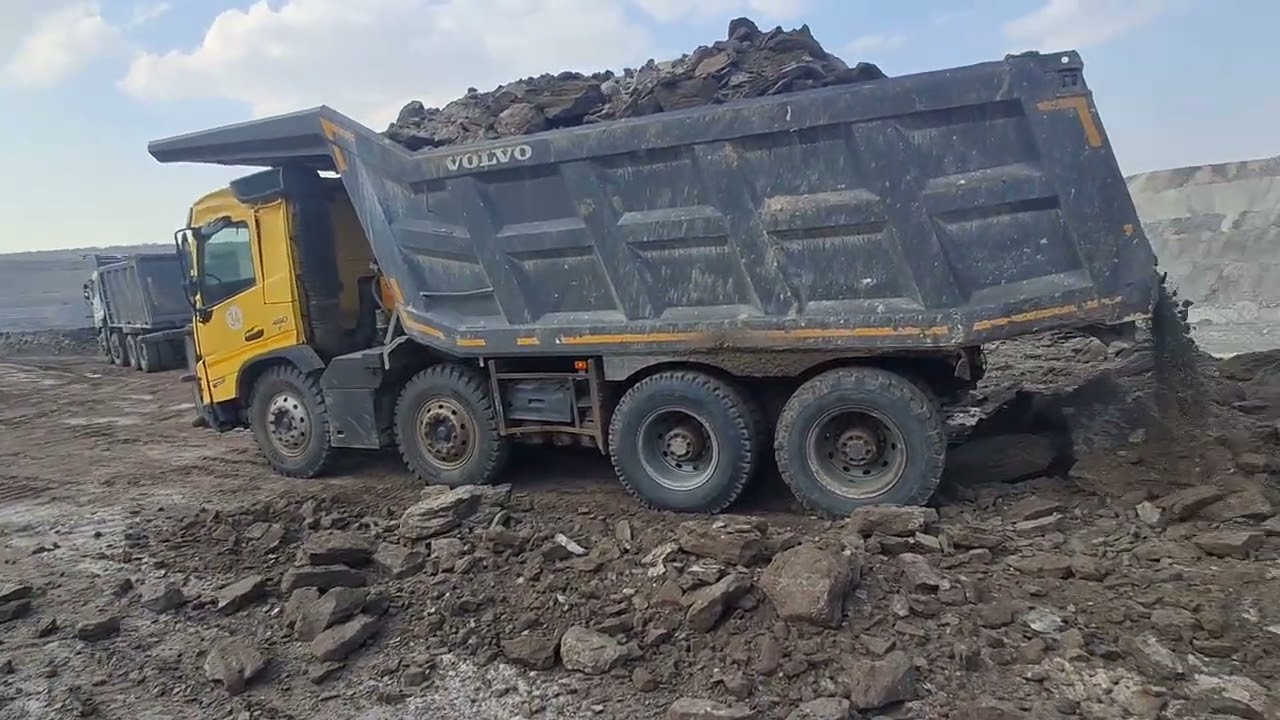  #Video Bockhoe बालू loading taracks Mighty mixx loading taracks Volvo Machines excavator cat350  
