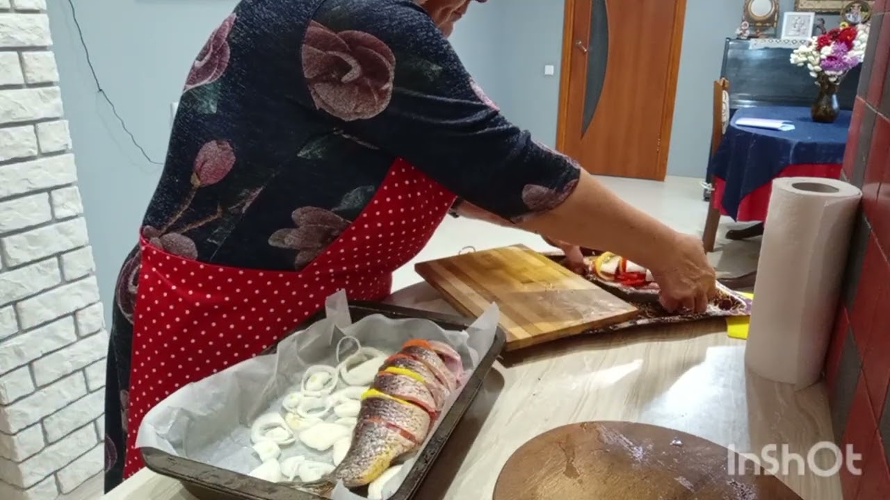 Готуй суп гороховий, запікаю рибу і  салат з бурячка.