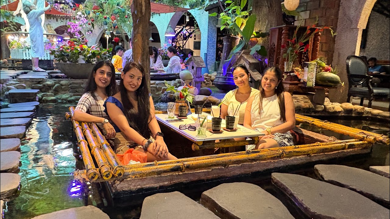 The entire market was close in Vietnam 🇻🇳 | oasis cafe 🍵 | street shopping 🛍️ | buying luxury bag 💼 