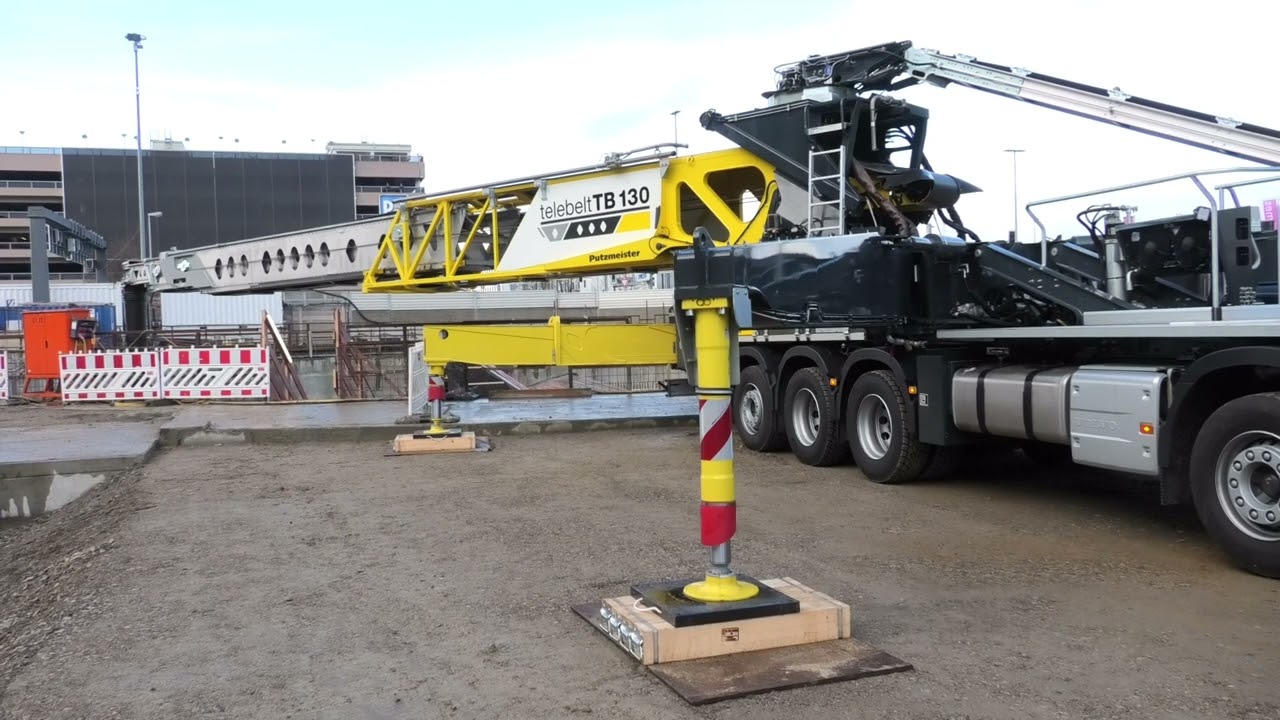 Putzmeister: Telebelt TB130 is backfilling a tunnelshaft at Stuttgart Airport with Earth