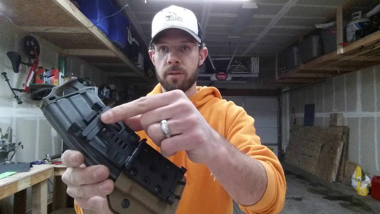 Who uses an AR-15 magazine pouch?