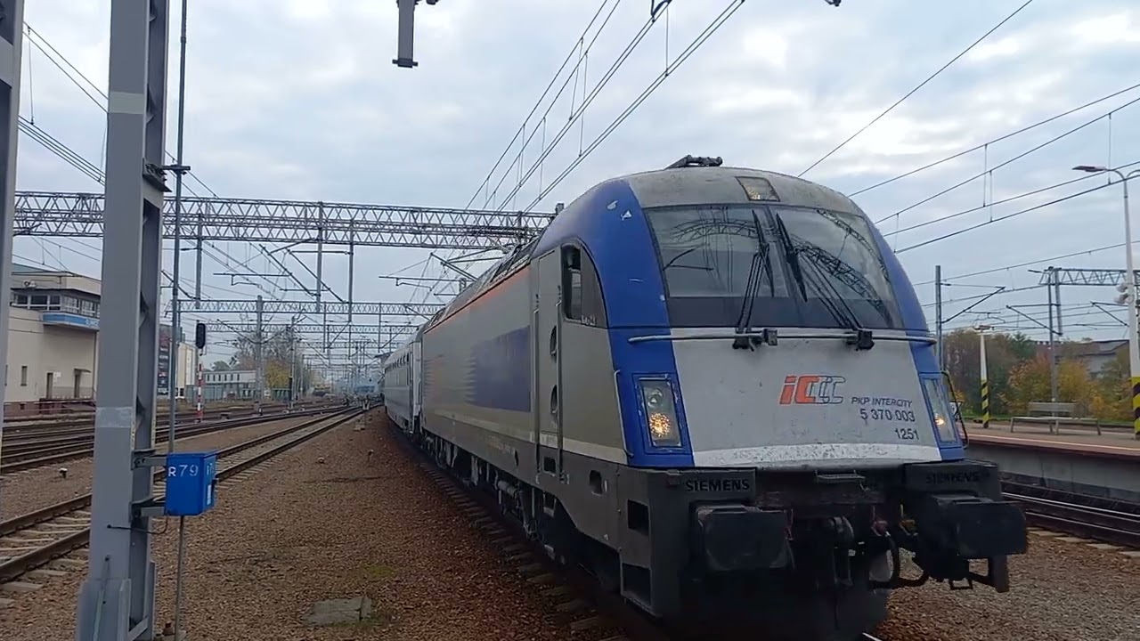 EU44-003 z IC 37000/56 Wawel do Berlina wjeżdża na stację Gliwice
