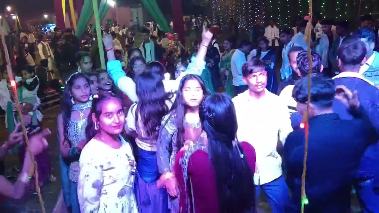 Kiska dance achha hai comment kre😝🥰