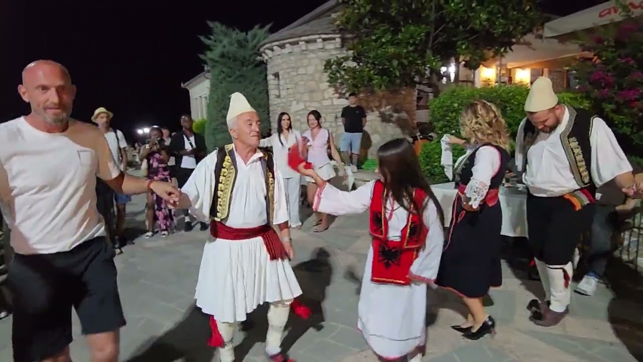 Zeri i Bilbilit Sarande me turist Polak Valle treshe dhe Barbaro Vasiliko.2025 tel.0692219803