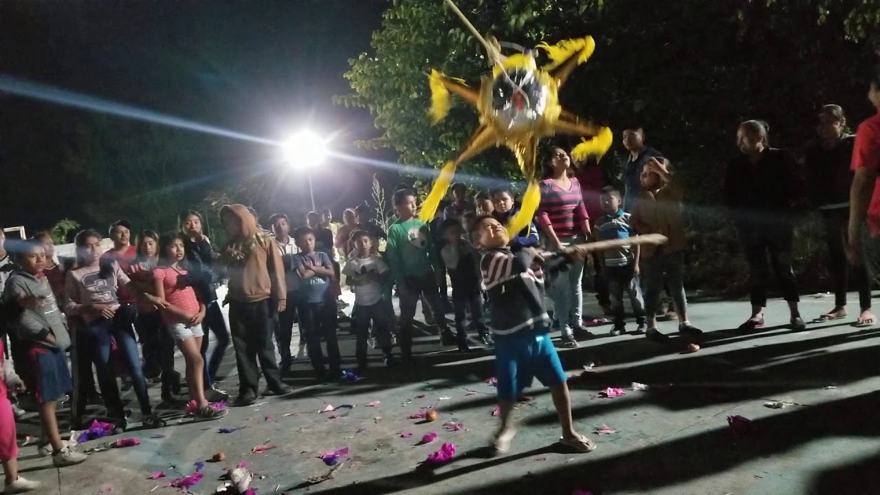 Las cronicas de las Piñatas 2019. Y asi se rompen las piñatas. Los marihuanos se apañan una