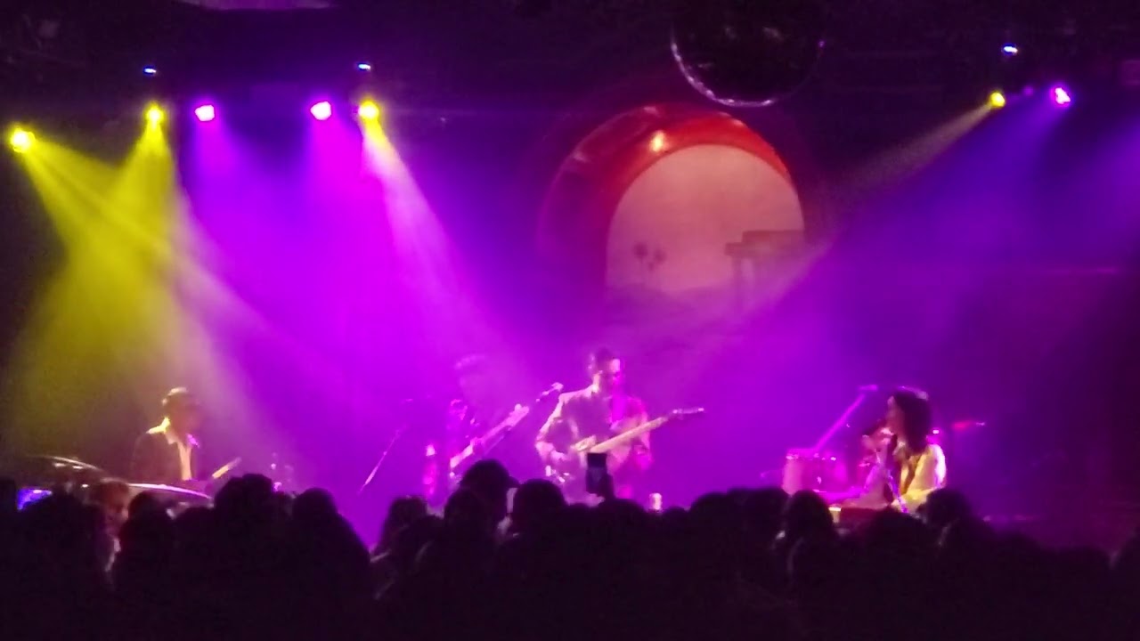 Thee Marloes Performing 