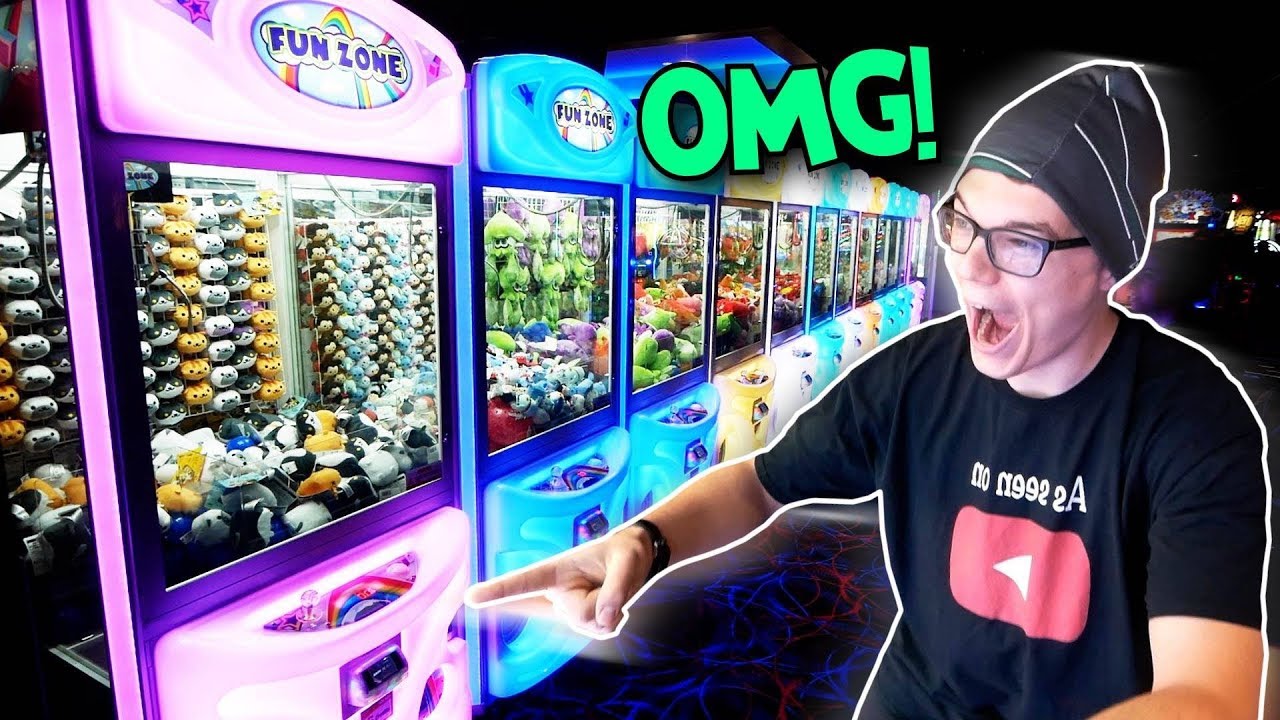 SO MANY CLAW MACHINES AT THIS ARCADE!
