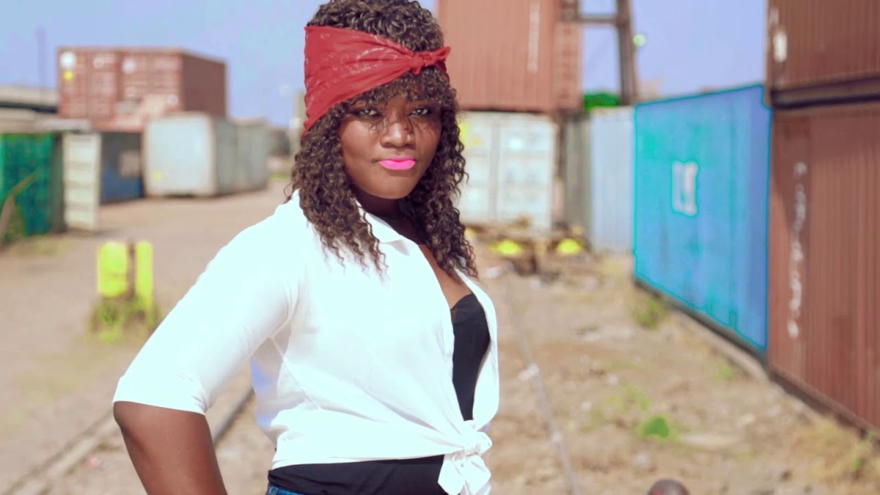 Kitenda wiri L'orm de mama lusa  vidéo officiel