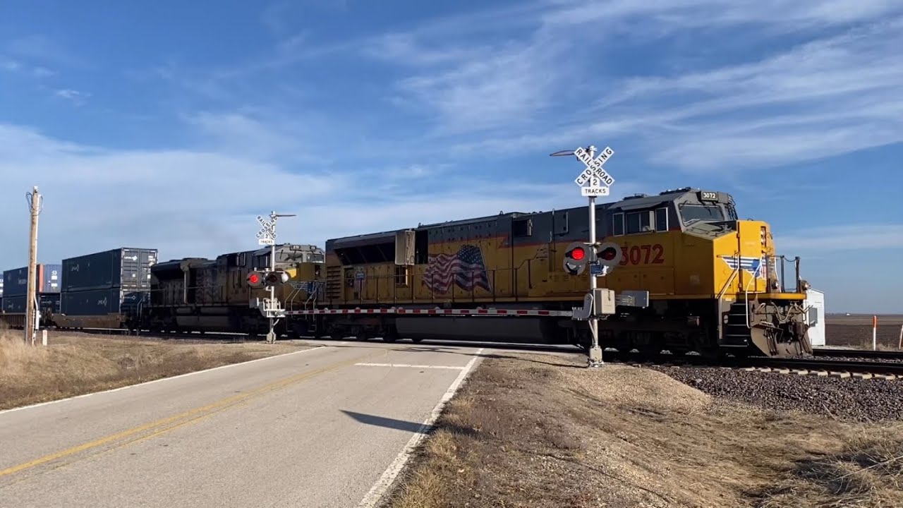 UP Intermodal Train - Prairie Dell Road Railroad Crossing, Shipman, IL