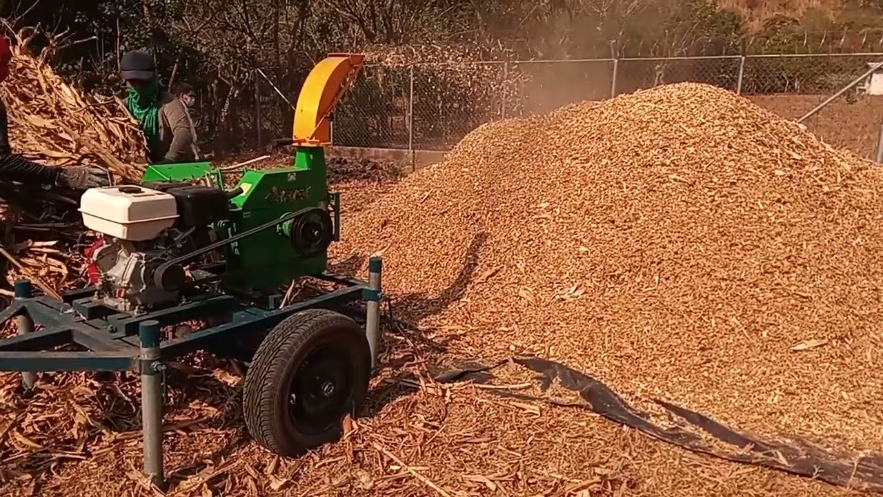 picadora ES 550 con motor gasolina de 16.5 hp