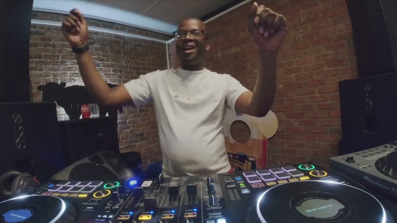KHANDA COOL -LIVE AT BULAWAYO SMOKEHOUSE AFROHOUSE 3 STEP & AMPIANO MIX