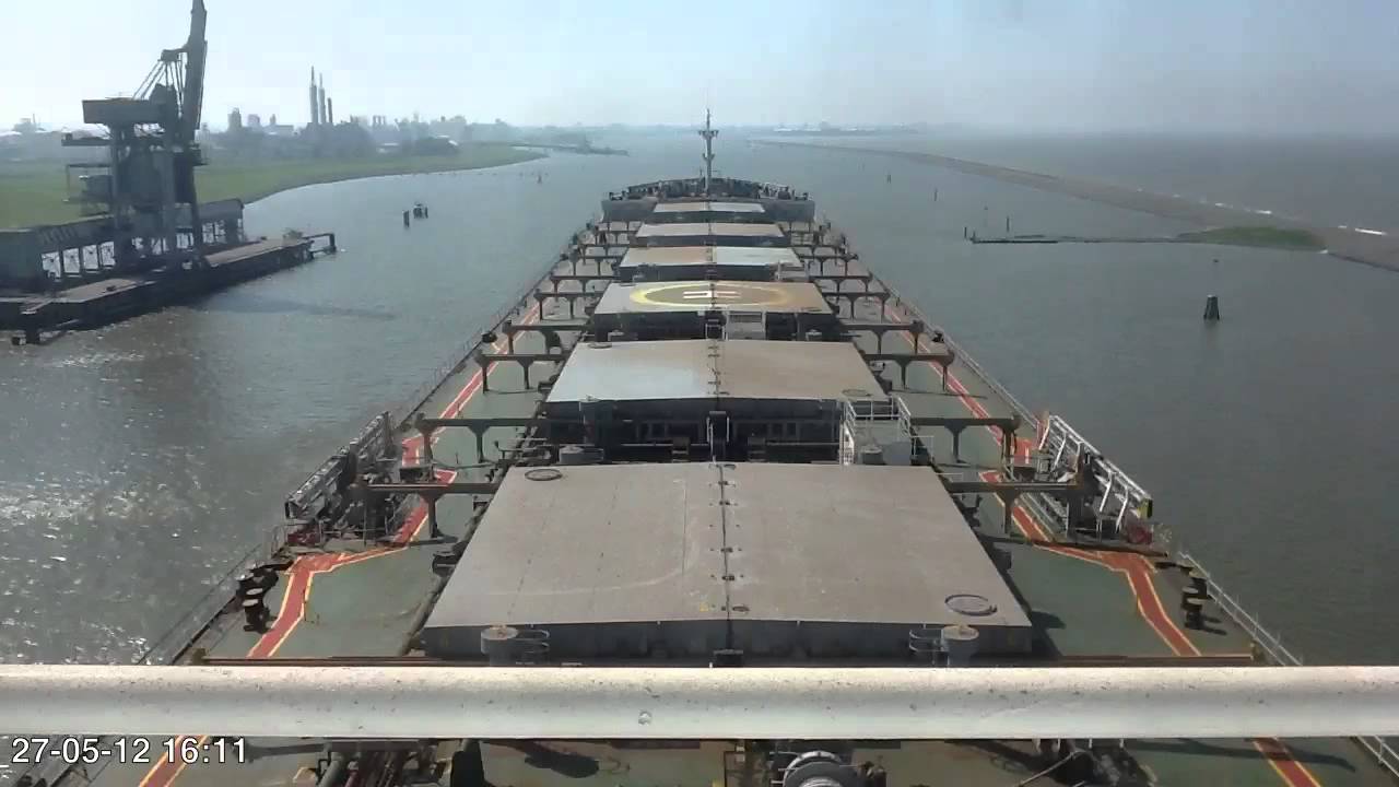 VITAHORIZON (225 x 32 m) loopt Delfzijl aan.