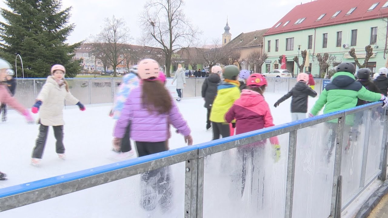 OTVORILI VEREJNÚ ĽADOVÚ PLOCHU