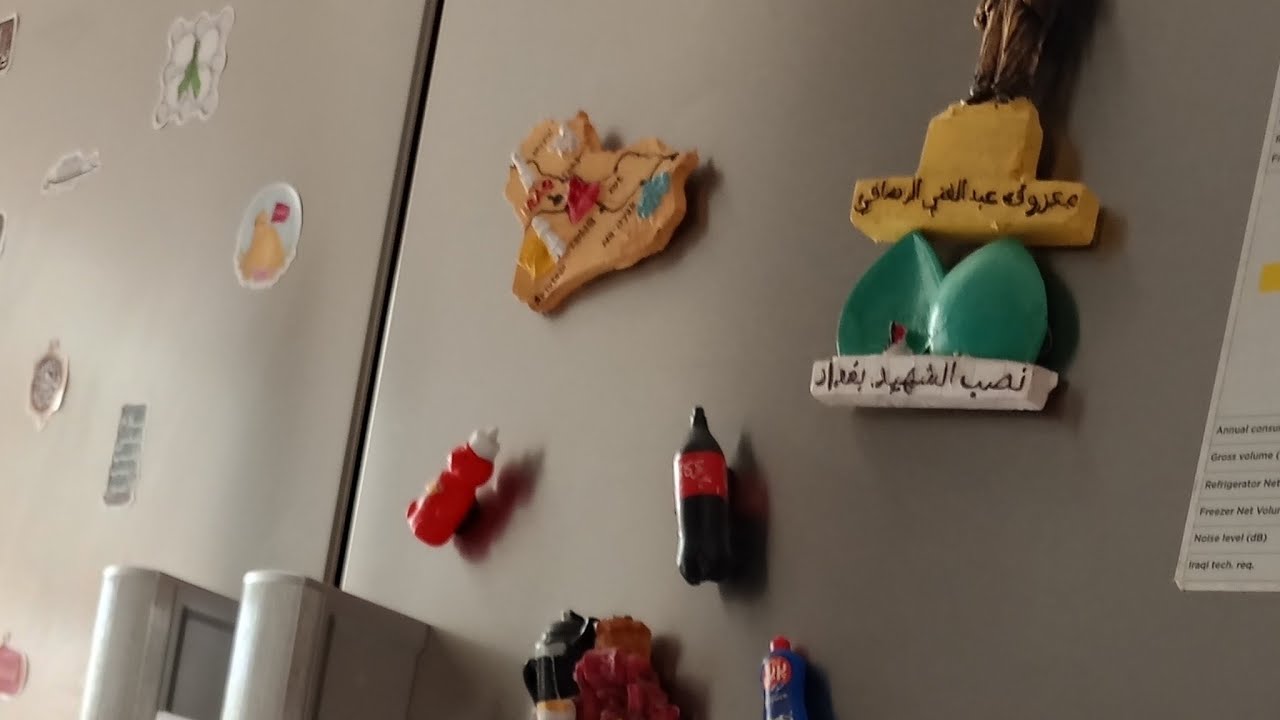 حاطه الدجاج وصافنه عليه 😏🤭🤣احس كمت اقاقي من ورا الدجاج