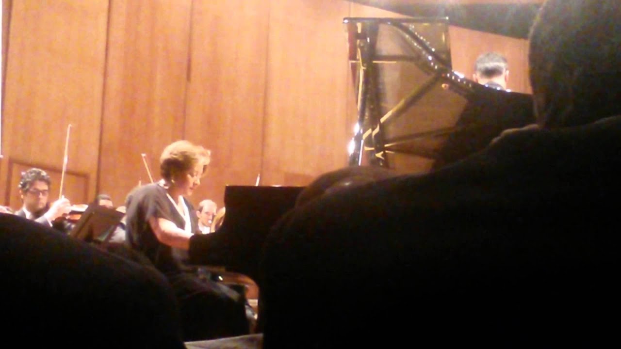 Linda Bustani plays Tchaikovsky concerto No.1 1mov