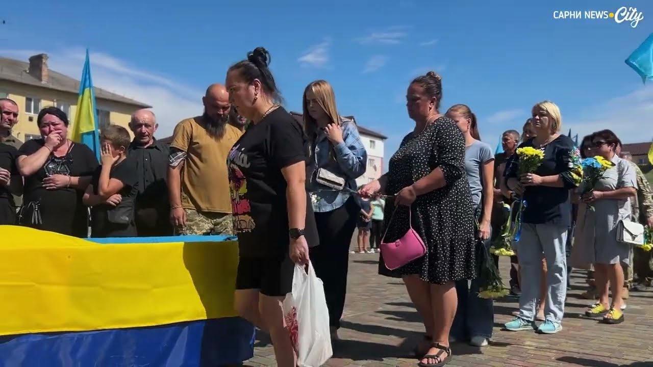 У Сарнах попрощалися з солдатом підрозділу тероборони Валерієм Мулявкою