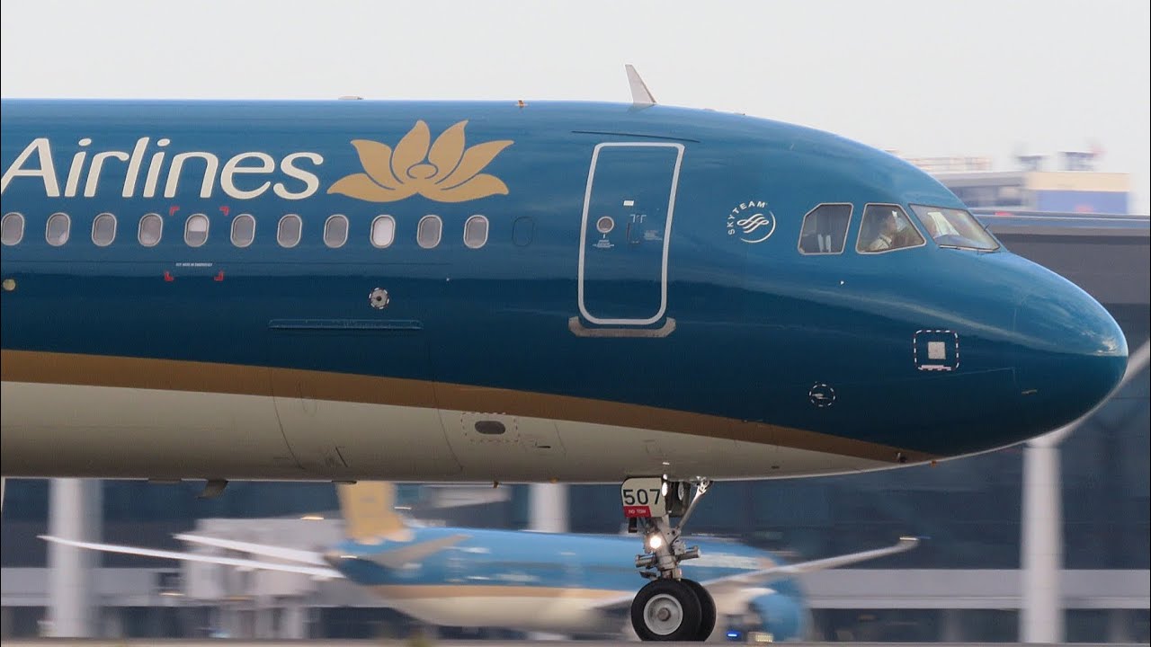 🇻🇳 ✈️ 10 Minutes of Tan Son Nhat International Airport Plane Spotting | Takeoffs & Landings SGN 