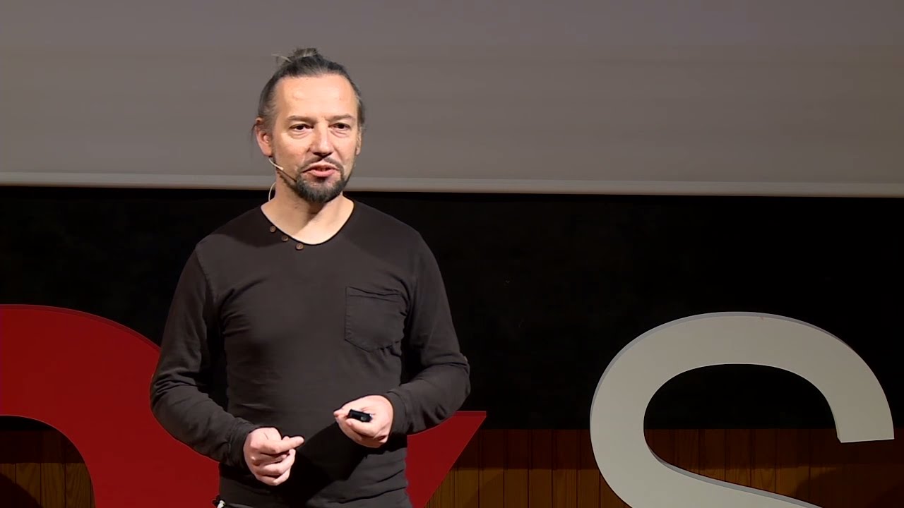 Oderwijmy wzrok od ekranów! Nadal mamy ciała | Wiesław Bartkowski | TEDxSGH