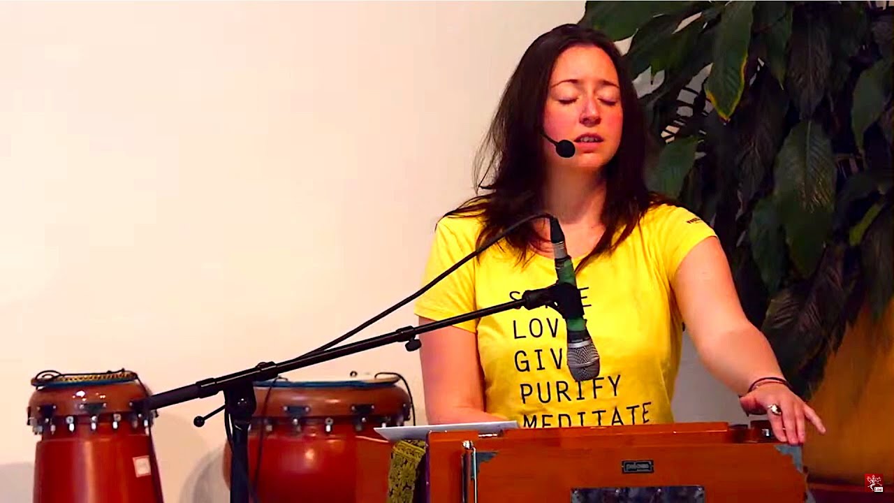 Yogastunde Mittelstufe Yoga Vidya Mantra-Yoga mit Sarada 16:15 Uhr 27.06.2020