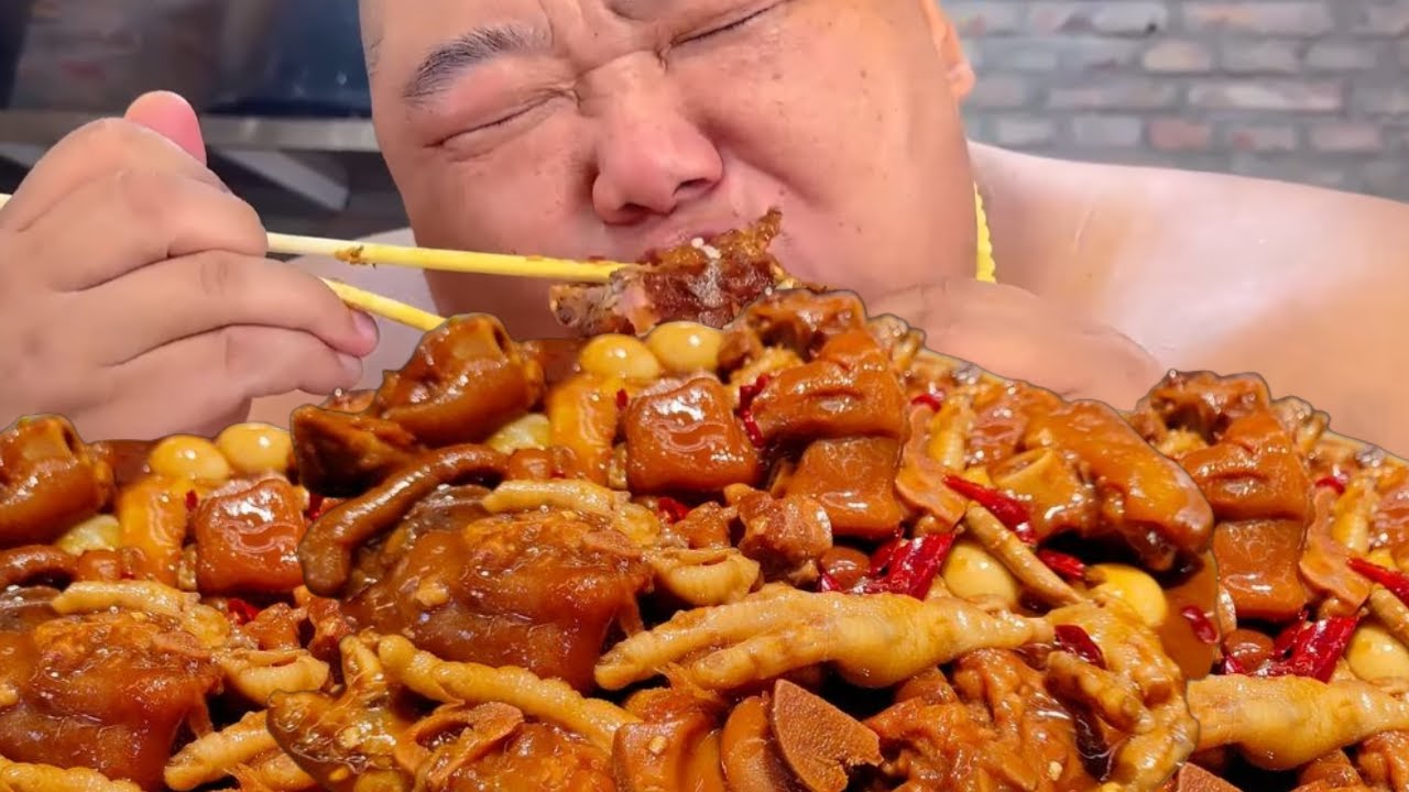 Tender and chewy pig trotters and springy chicken feet, coated in a spicy and flavorful sauce.