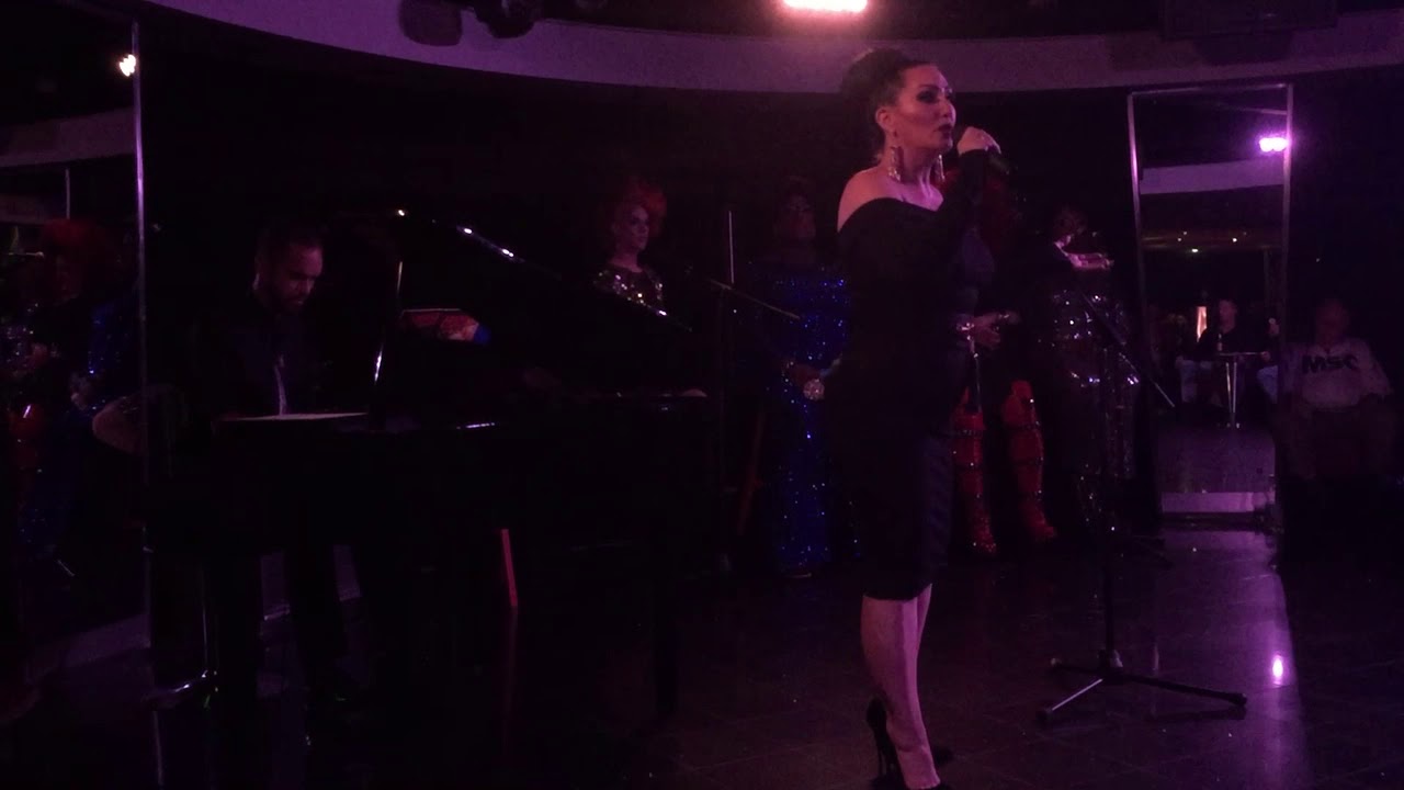 Michelle Visage sings 