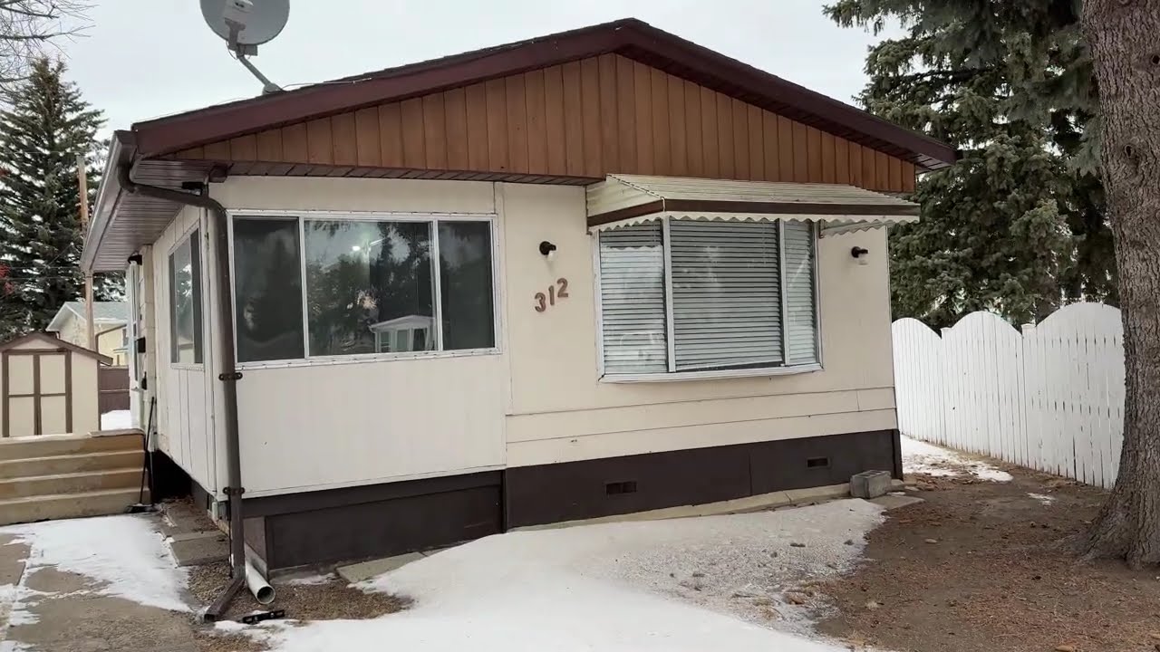 312 3rd Street North, Vulcan, Alberta.  MLS #A2274027