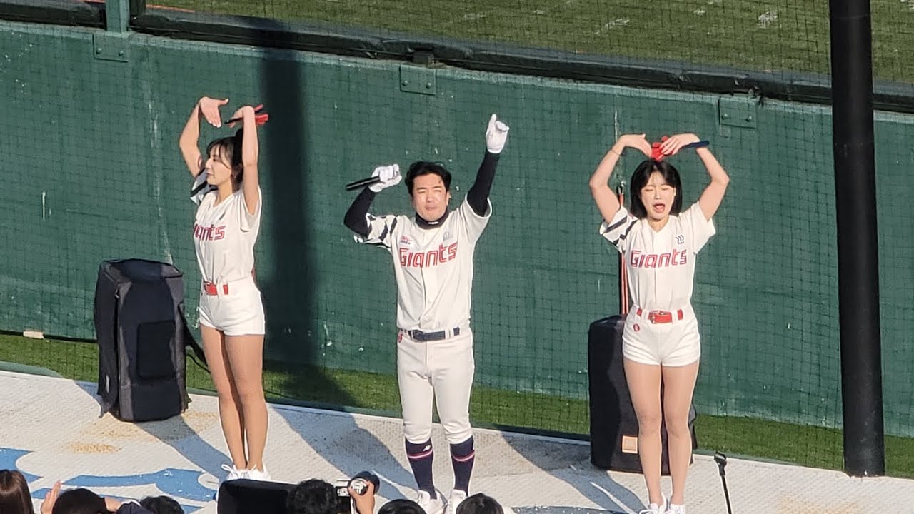 인사드립니다 👍👍롯데자이언츠 목나경치어리더 최홍라치어리더 팬들과 첫 만남 🙇‍♀️ 🙇‍♀️ 잘 부탁드려요 💖💖💖💖💖
