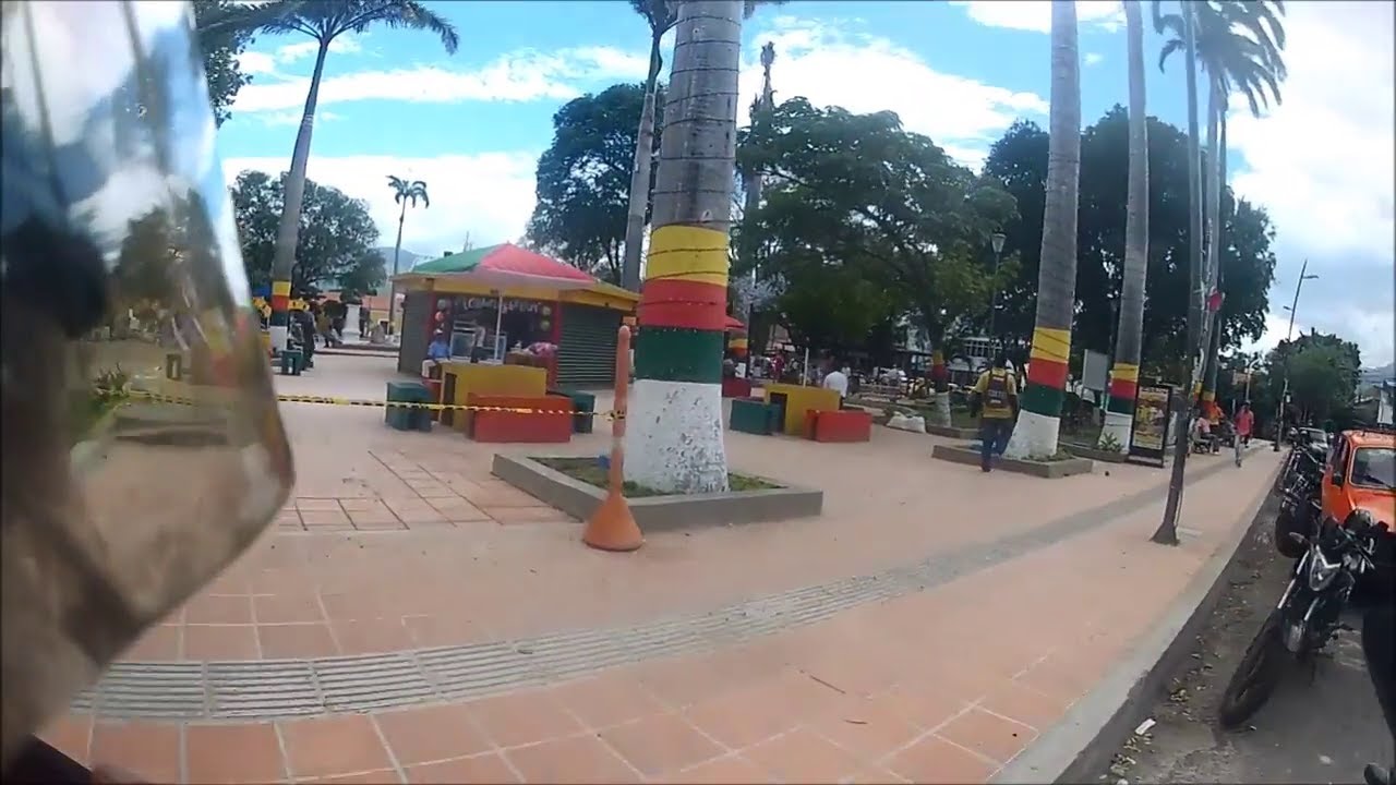 70 Villa del Rosario - Norte de Santander 1,  parque principal. tour en moto por Colombia.