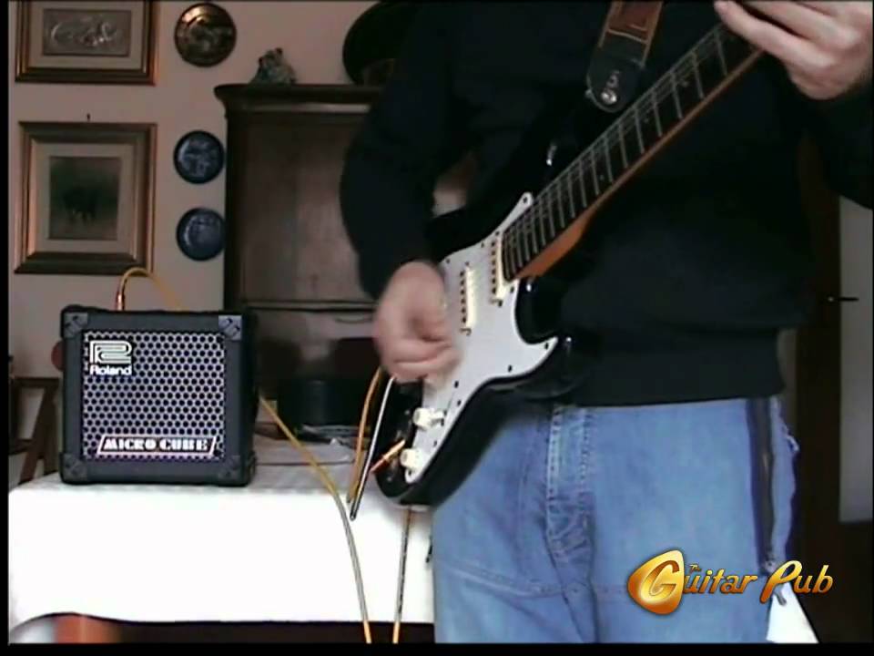 Roland Micro Cube Demo - Tested with single coil strat guitar