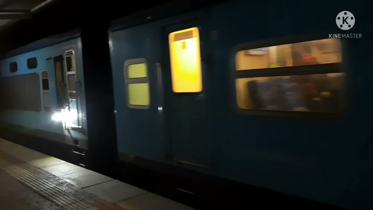Colombo Fort to Jaffna & Jaffna to Colombo Fort Trains arrived to Vavuniya Railway station (2021)