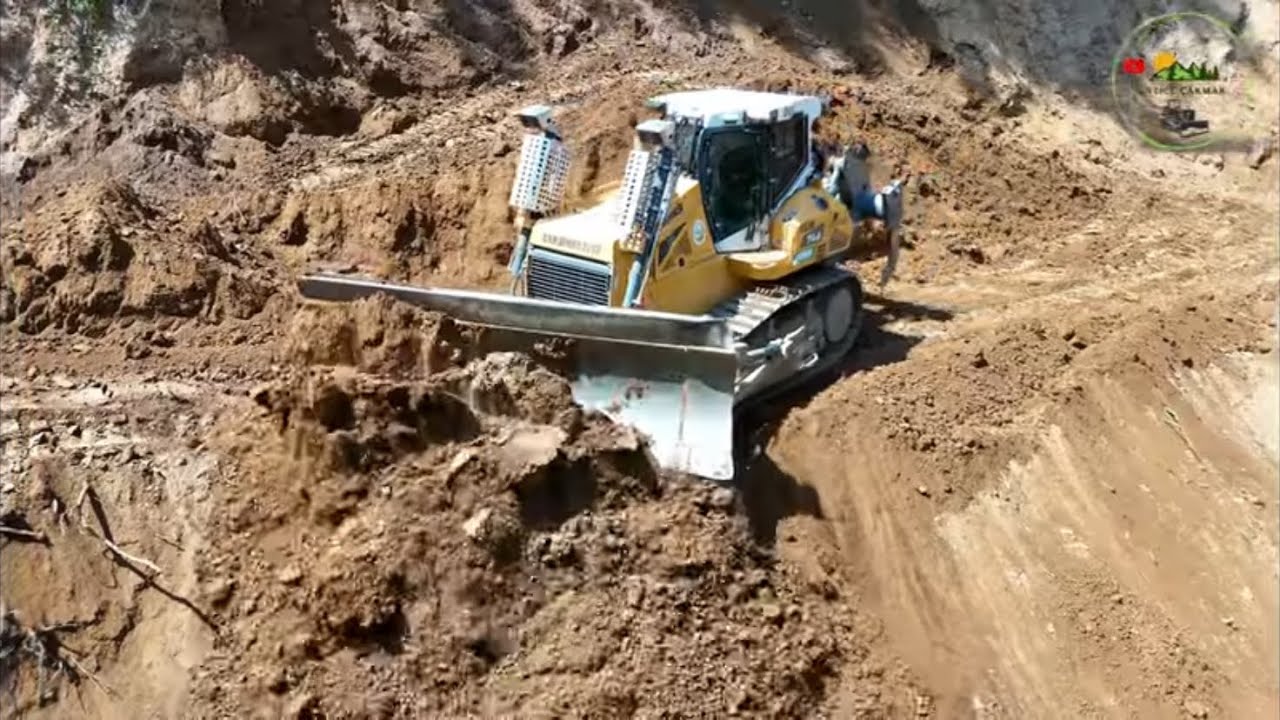 LIEBHERR 746 dozer ile  kapanan yolu açma