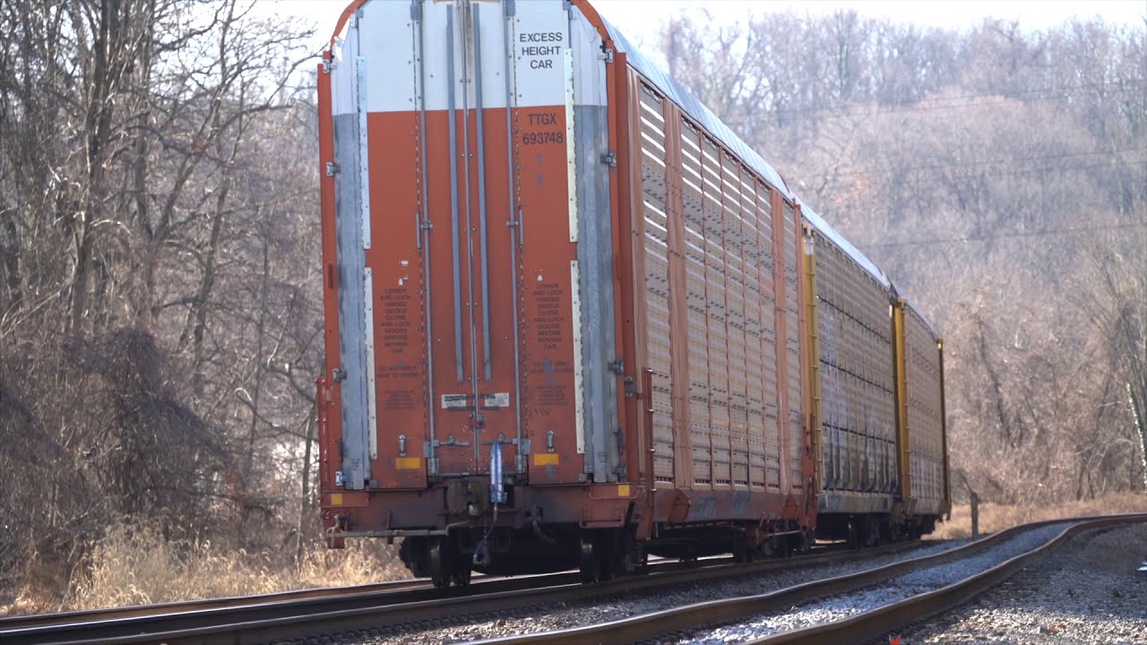 A CSX AutoRack pulling through Relay MD
