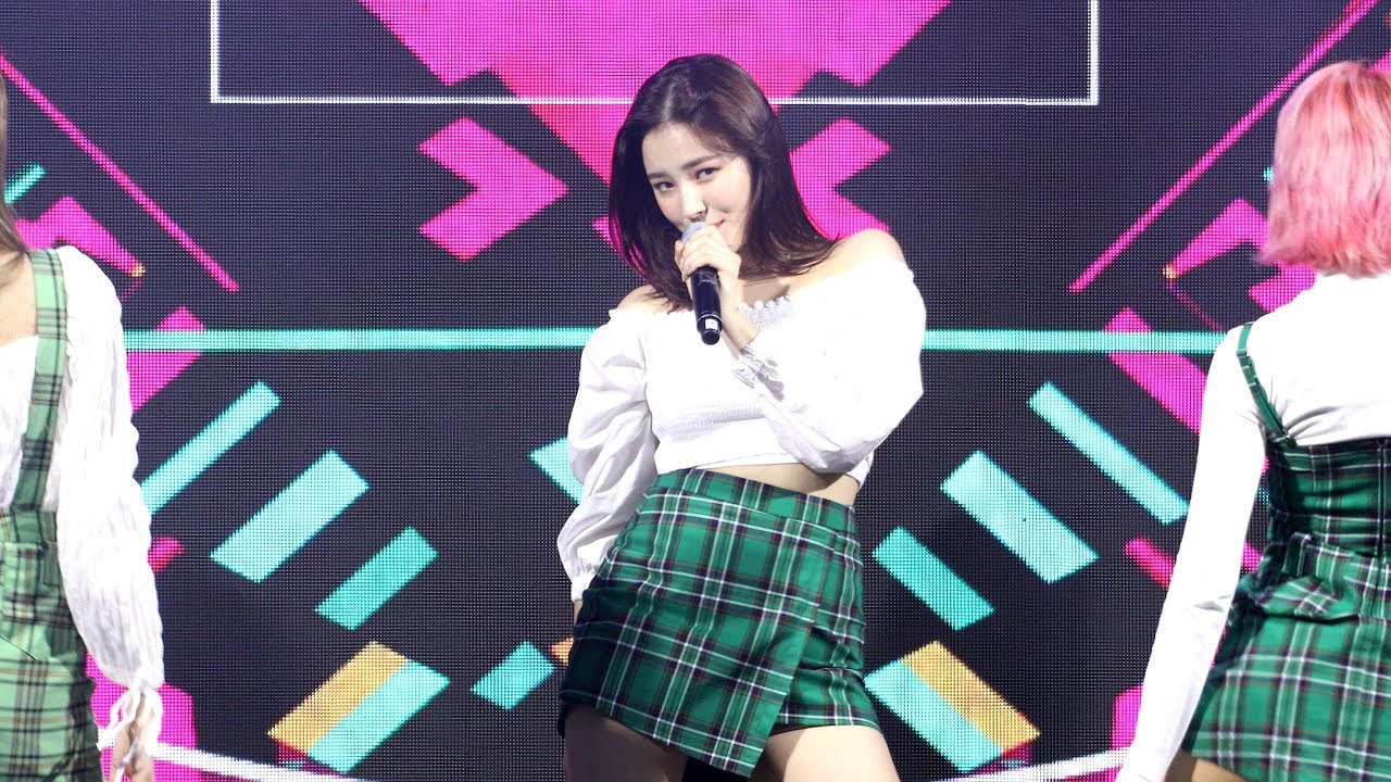 [4K] [190921] MOMOLAND 모모랜드 (NANCY 낸시) - BBoom BBoom 뿜뿜 (청년의 날 페스티벌) 직캠/Fancam by PIERCE