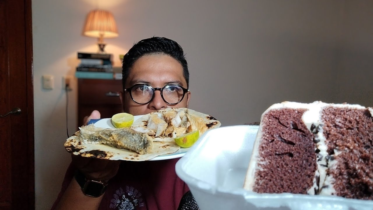ASMR COMIENDO TACOS DE PESCADO Y PASTEL DE CHOCOLATE