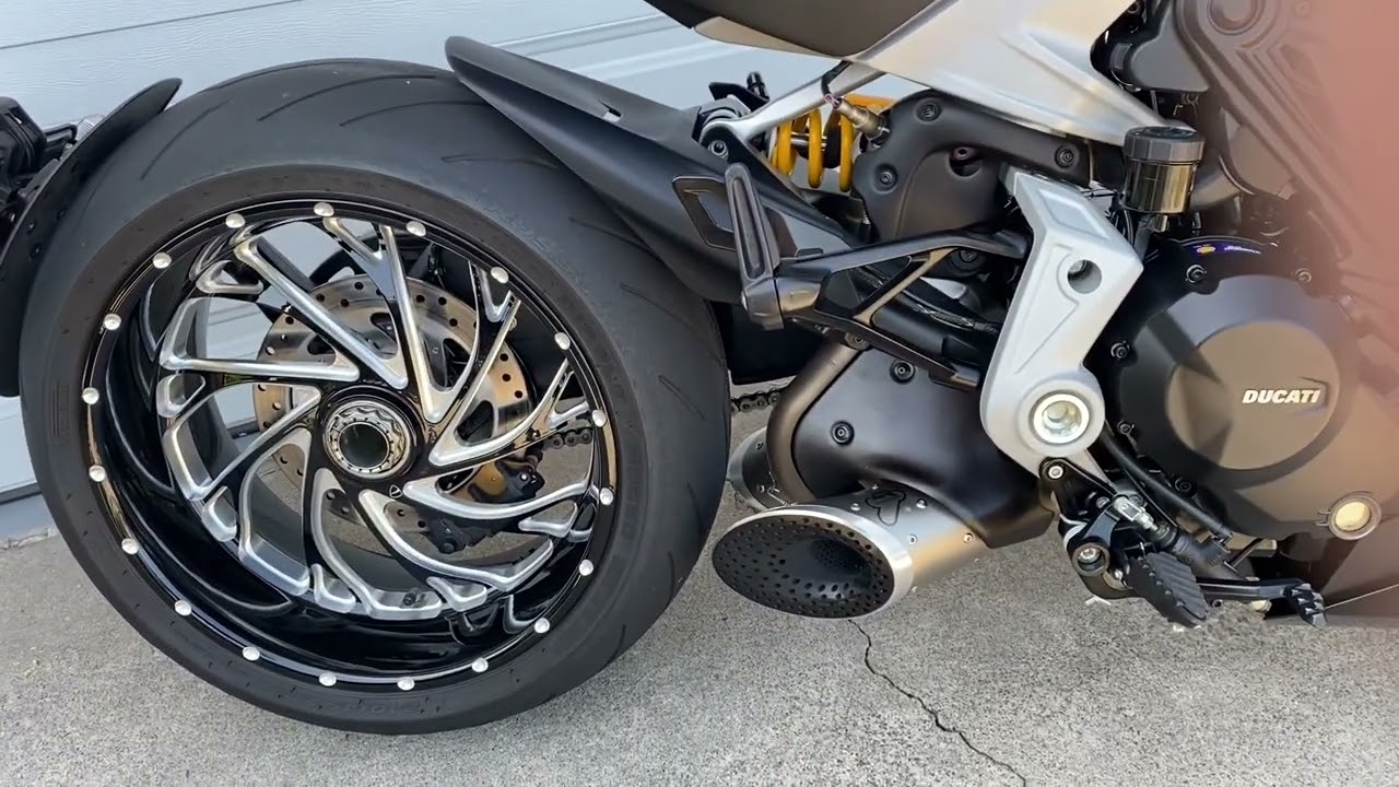 Ducati Diavel 1260s BRUTAL SOUND