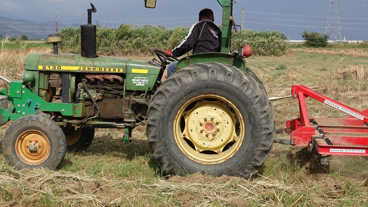 Yeni nesil traktörler 40 yıl sonra böyle çalışabilirmi ? - 1977 Model John Deere 2130