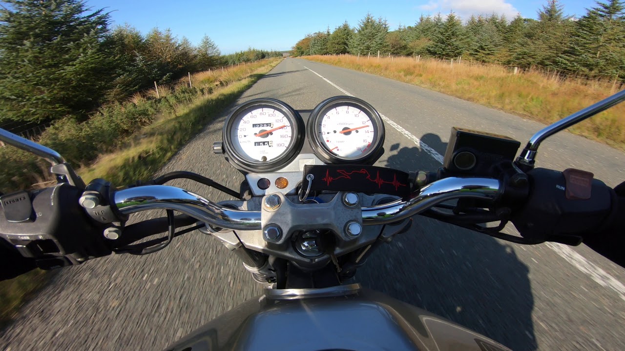 Honda hornet 250 going 150khm and corners