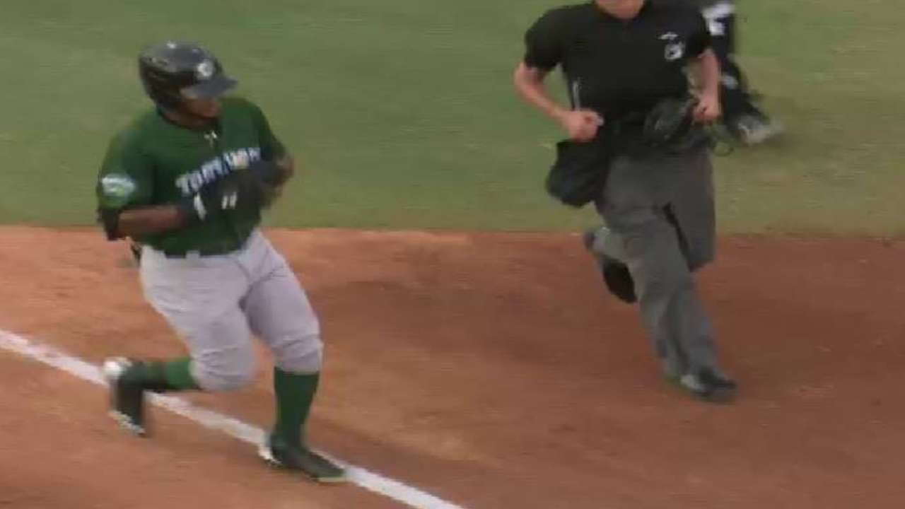 Daytona's Medina homers to right-center