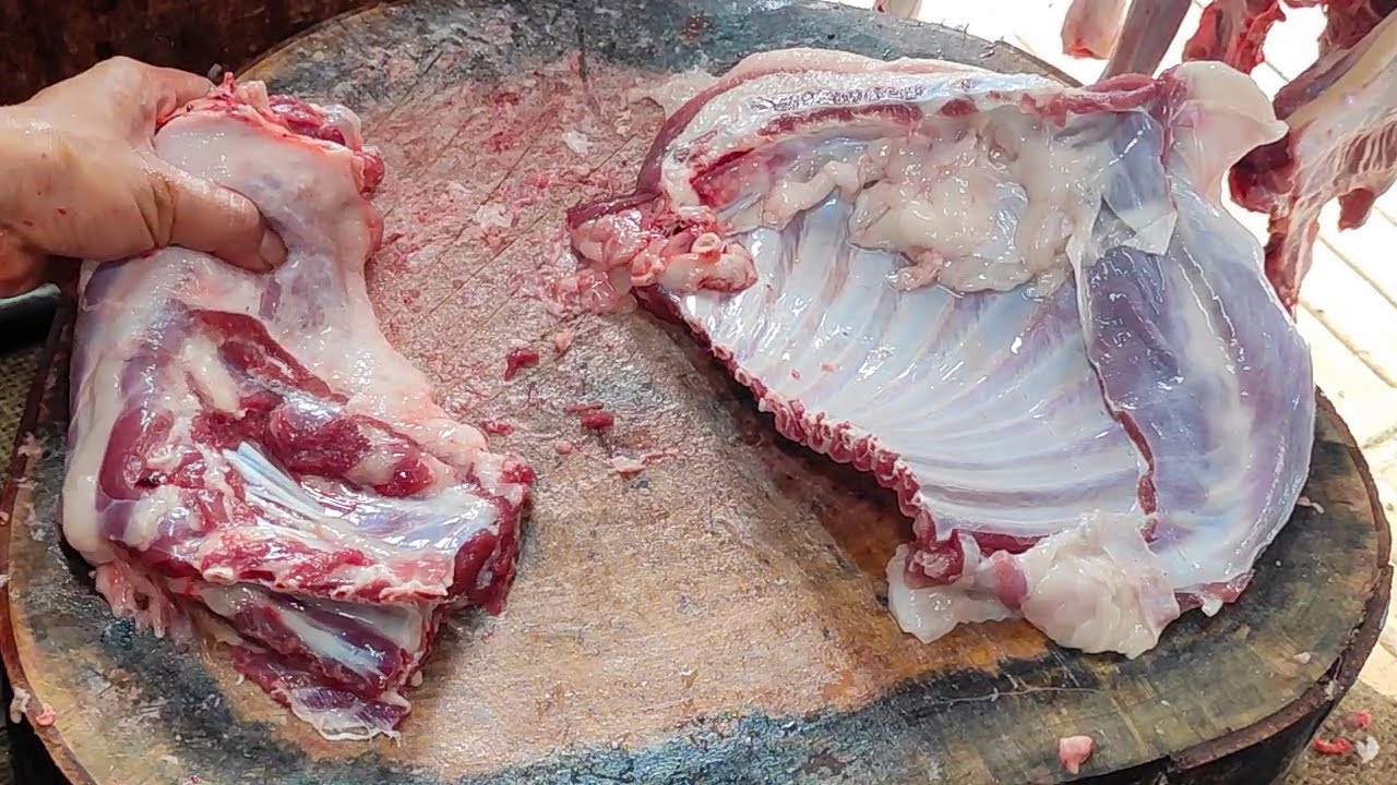 Amazing Big Goat Meat Cutting Skills By An Expert Mutton Cutter In Mutton Market