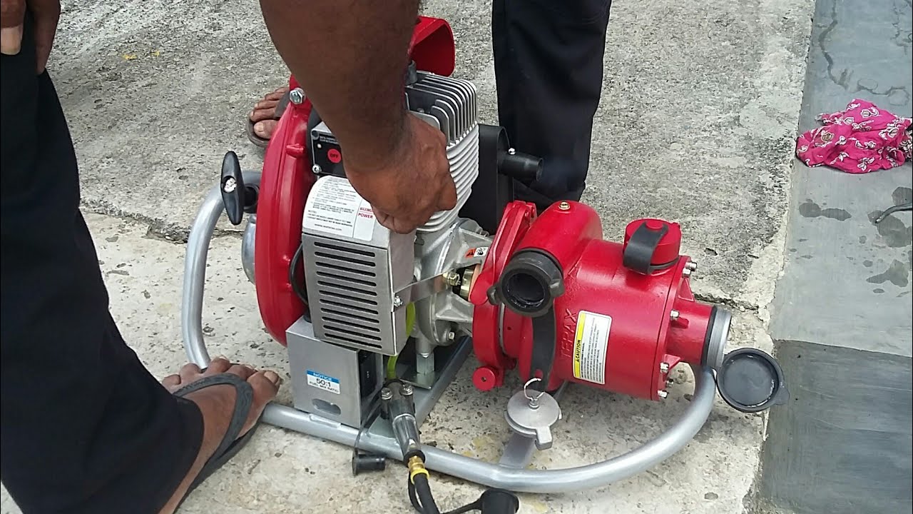 Tes penggunaan pompa pemadam kebakaran karhutla portable (pompa gendong) tekanan tinggi Waterax