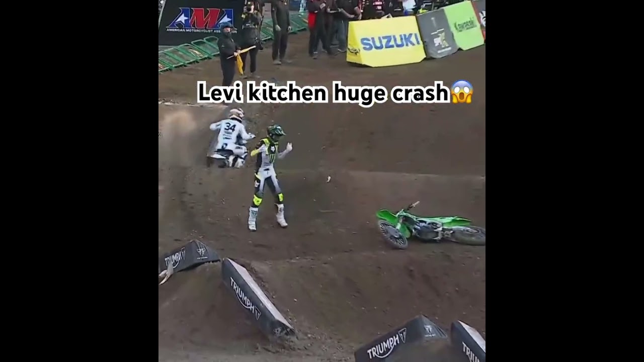 😱 OMG.. !! huge crash Levi Kitchen😱. Whats going on with the Kawe riders. 