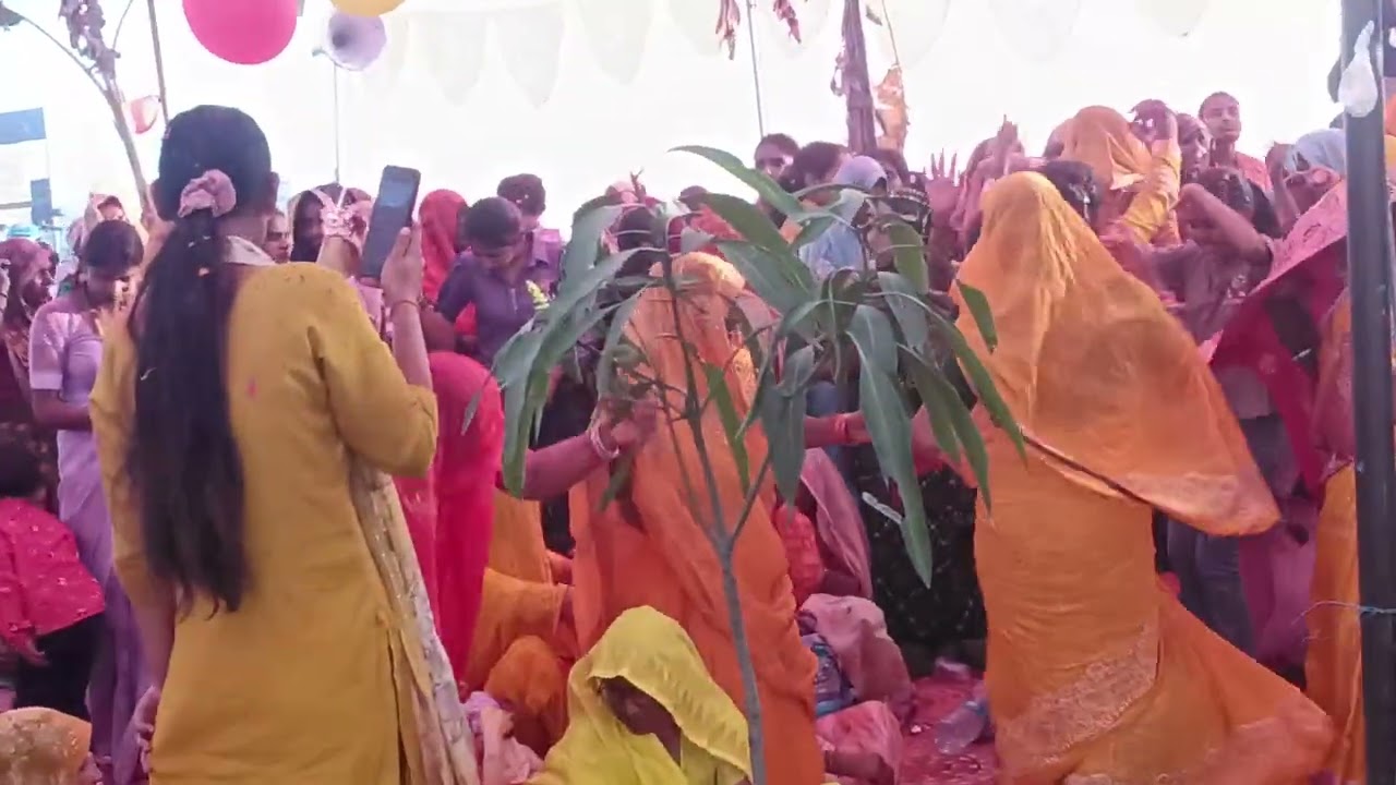 ले वासुदेव चले गूगल को मैं वेदन  में सोनी आई मोनी बाबा की आश्रम पर कथा चल रहीहै