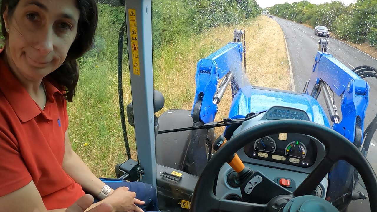 NEW HOLLAND T5 DYNAMIC COMMAND ON GRAINCART