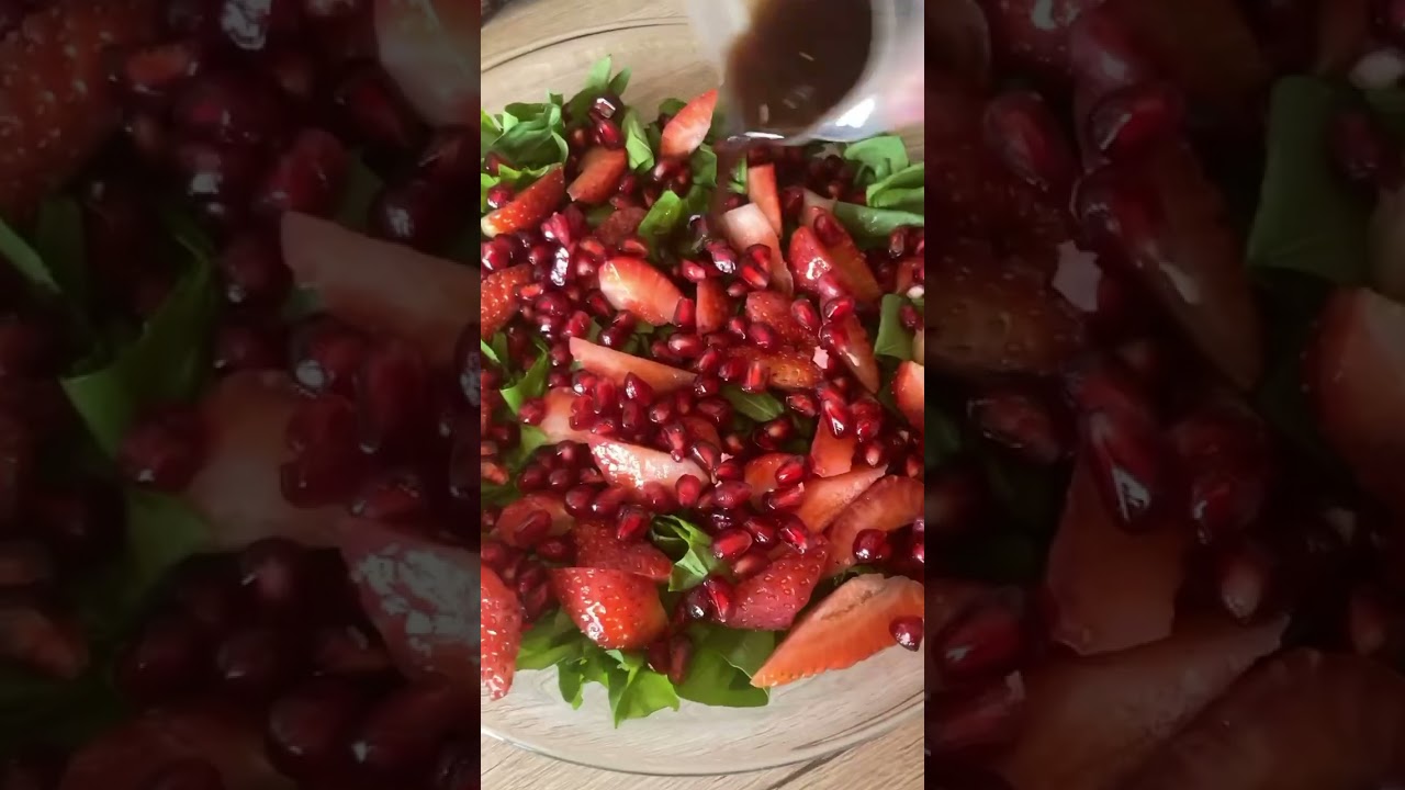 Rocca and strawberry salad