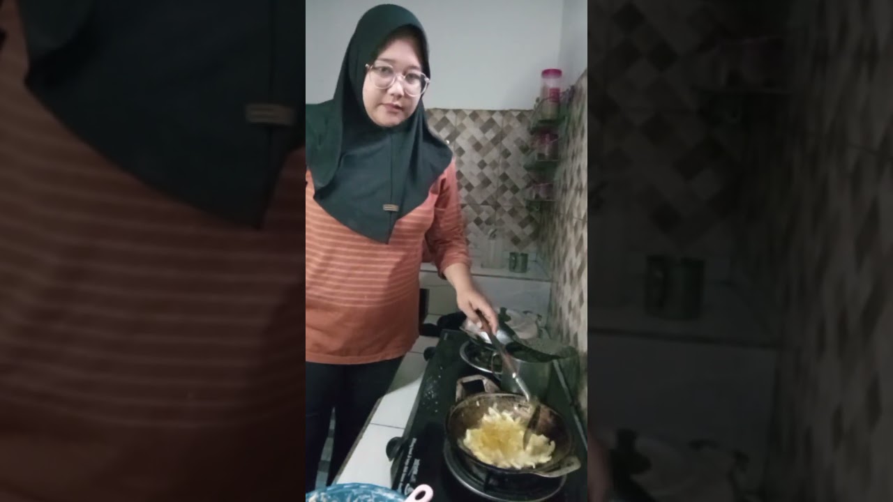 Masak menu untuk berbuka puasa
